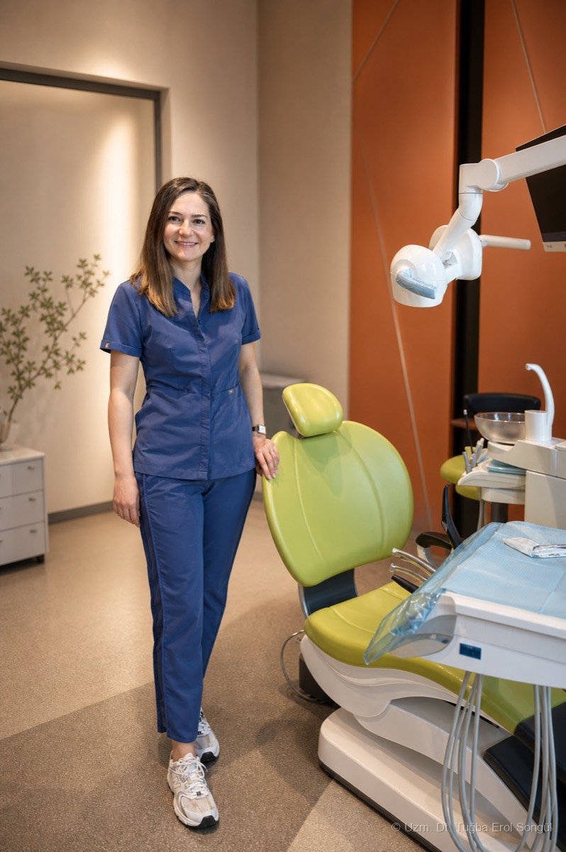 Uzm. Dt. Tuğba Erol Songül kliniğinde